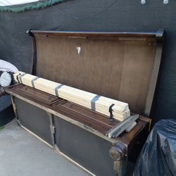 Cali King Frame Bed Set