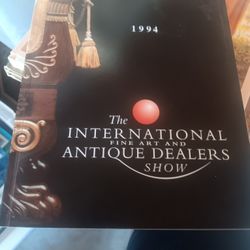 1994  The International Fine Art An Antique  Dealers Book  Good Condition 