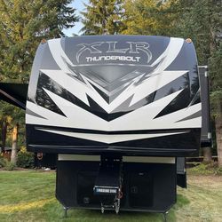 2020 XLR THUNDERBOLT