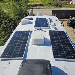 SOLAR PANEL RV MOTORHOME SYSTEM (INSTALLED)