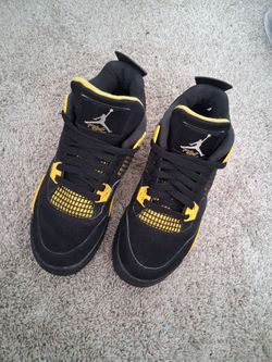 Air Jordan 4 Thunder Black Yellow Sneakers