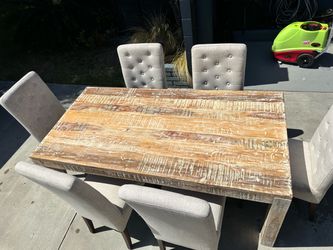 Dinning room table with 6 chairs.