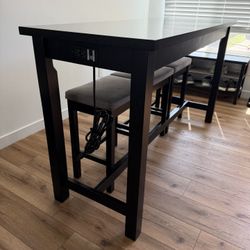 Living Spaces Dining Table Set