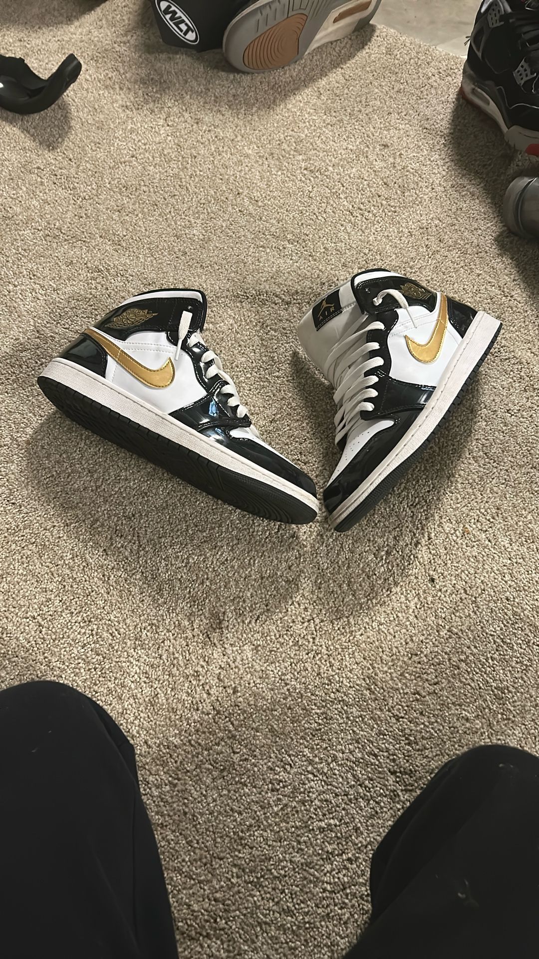 Jordan 1 Mid Patent Gold