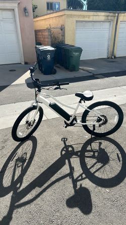 E-Wave beach cruiser electric bike.