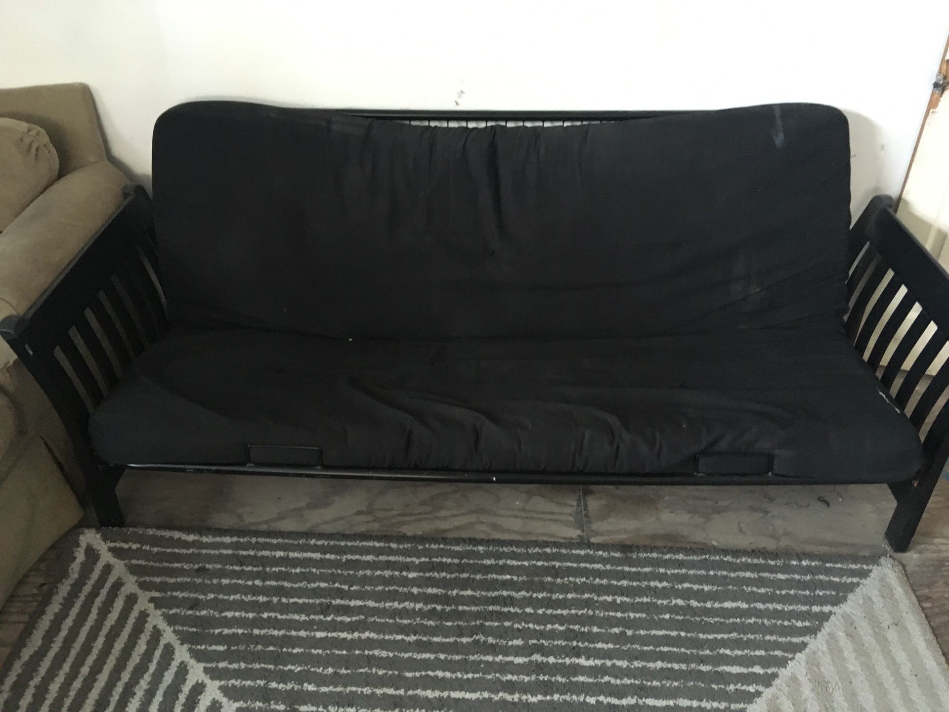 $40 dlls ONLY AVAILABLE IN TIJUANA Futon couch with mattress