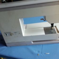 Like New Sewing Machine Does Several Different Sewing Designs Digital