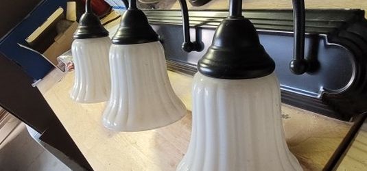 3 Hook Lamp Light