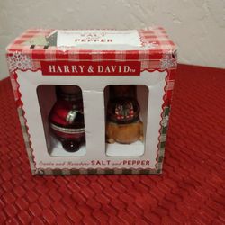 HARRY AND DAVID Santa And Reindeer Salt&Pepper Shaker