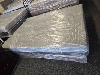 QUEEN MEMORY GEL MATTRESS & BOX SPRING