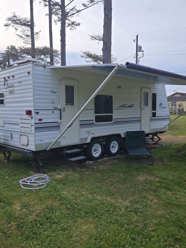 2001 Forest River Salem Lite Travel Trailer – 25 ft – $6,000 OBO