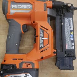 Ridgid R09891 18v Brad Nailer 18 Gauge 2 Ah Battery. used. tested. in a good working order. 