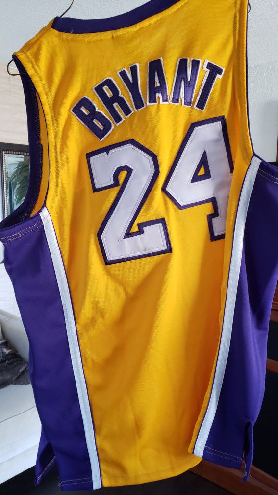 NWT Adidas Swingman Kobe Bryant #24 Purple Away Lakers Jersey Men's XL +2.  for Sale in Green Valley, AZ - OfferUp