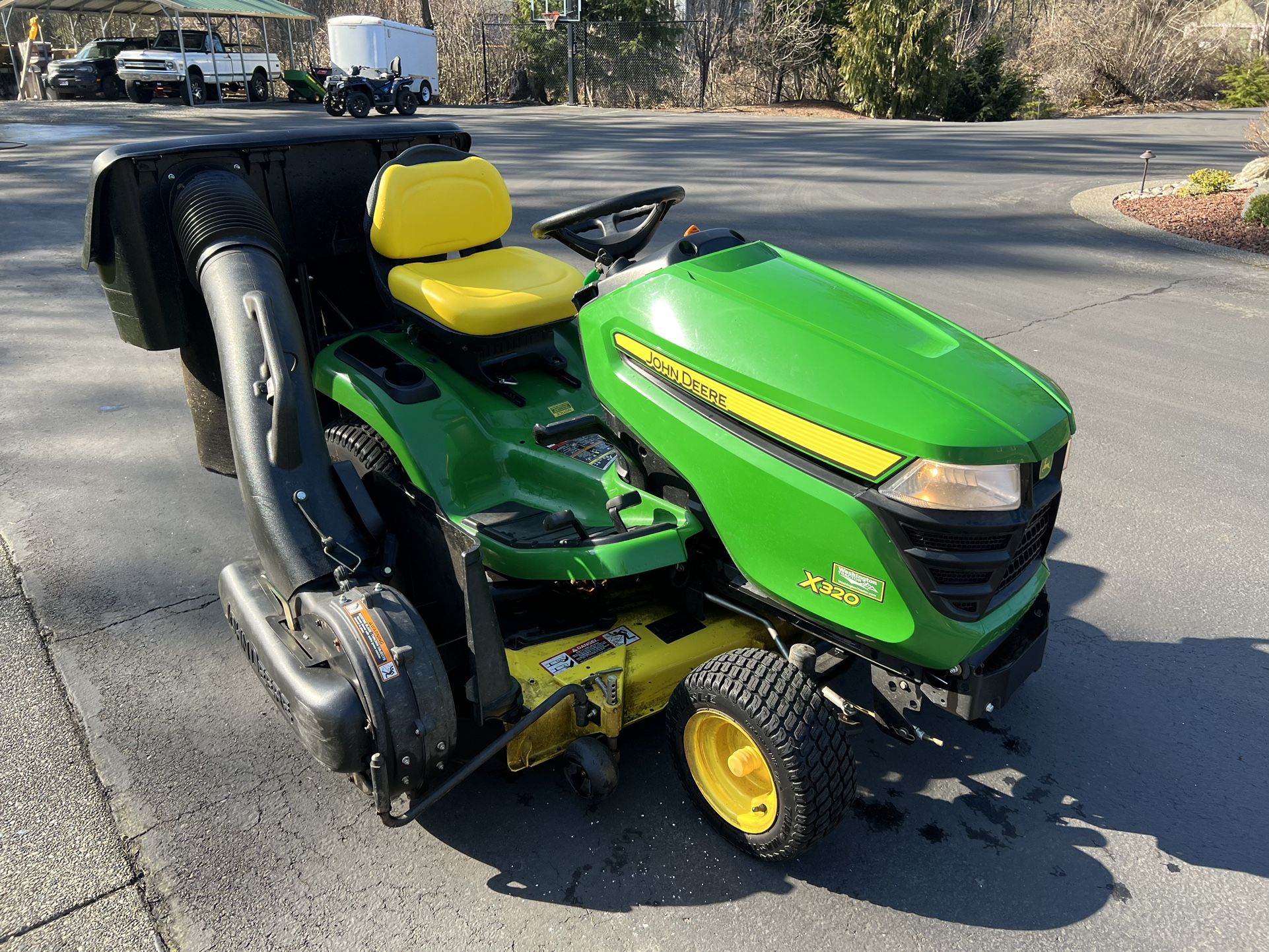 John Deere X320 Riding Lawn Mower With Turbin Bagger
