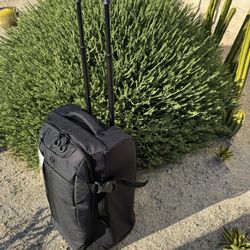 SwissGear 22” Rolling Duffel Bag – Black, Lightweight Travel Luggage with Wheels