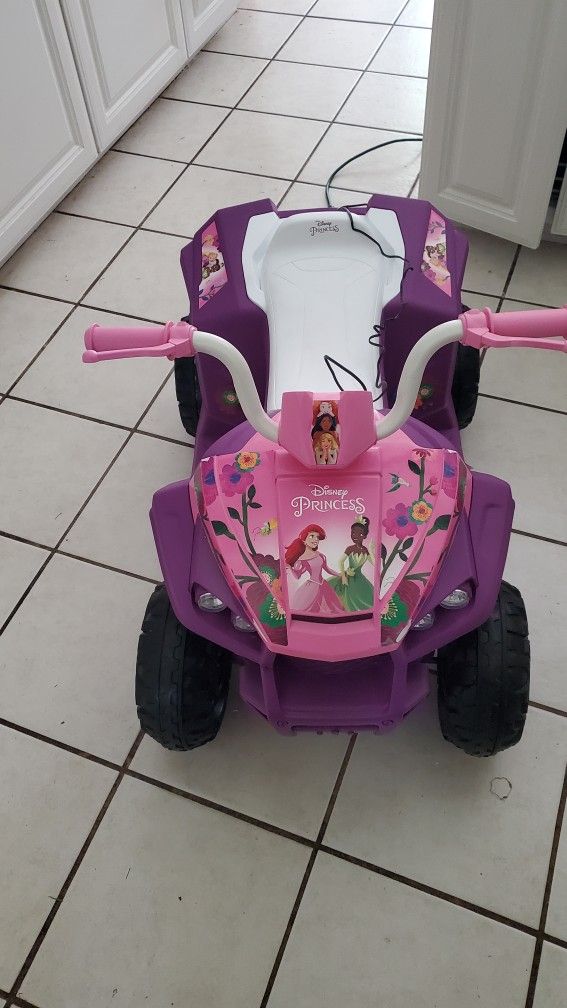 Disney Princess Ride-On Toy (9)