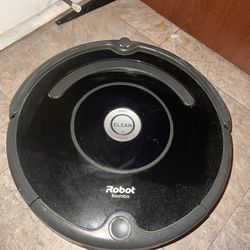 iRobot Roomba Vacuum 675 (pickup in NOLA only)
