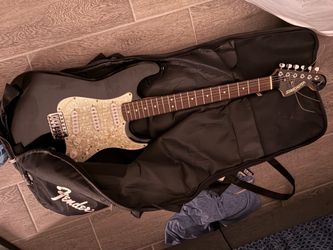 Fender Starcaster Guitar w Carrying Bag