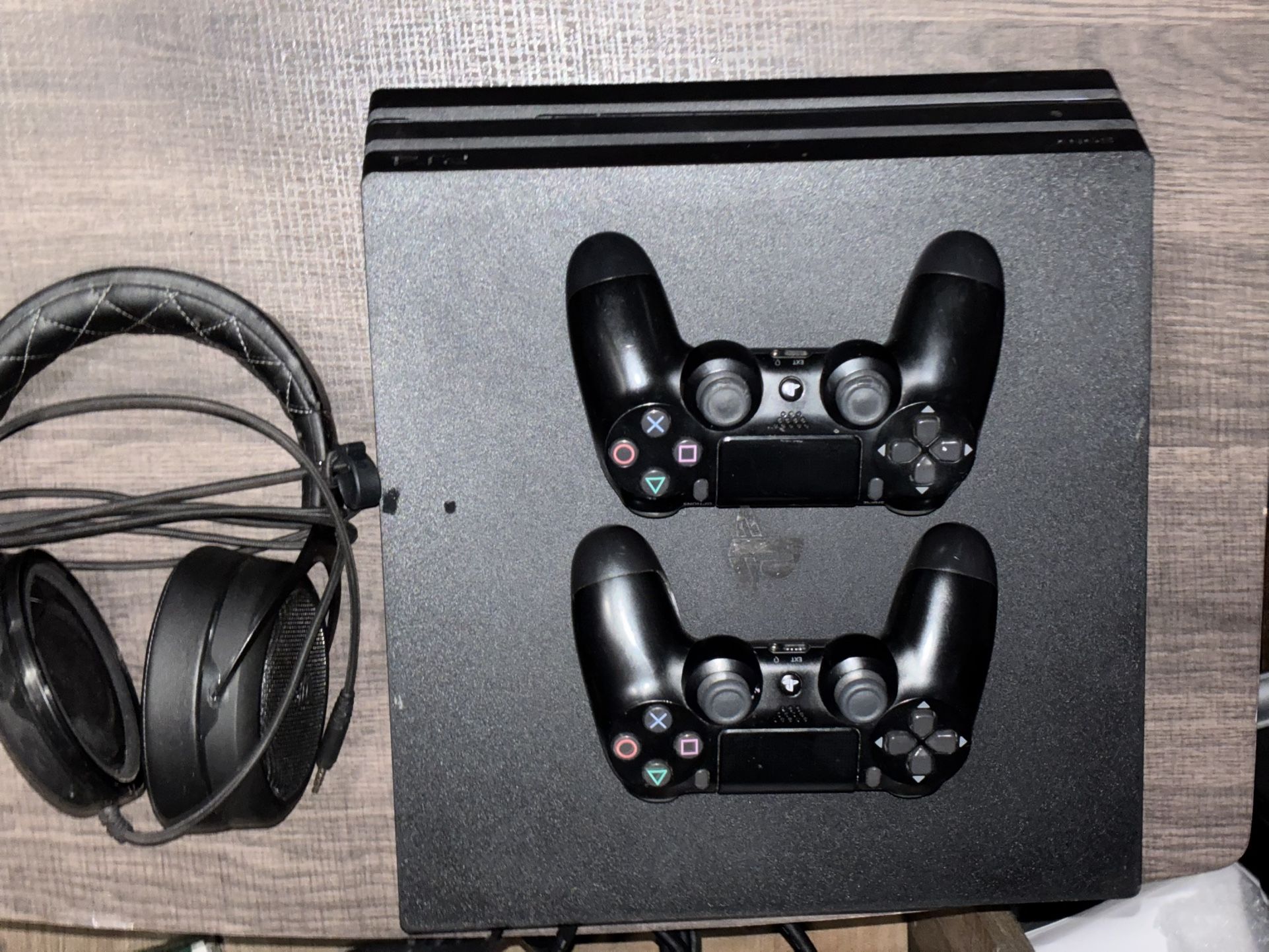 PS4 PRO BUNDLE