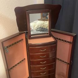 Vintage Jewelry Box 
