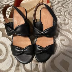 New size 7 Kenneth cole gentle souls Black heels