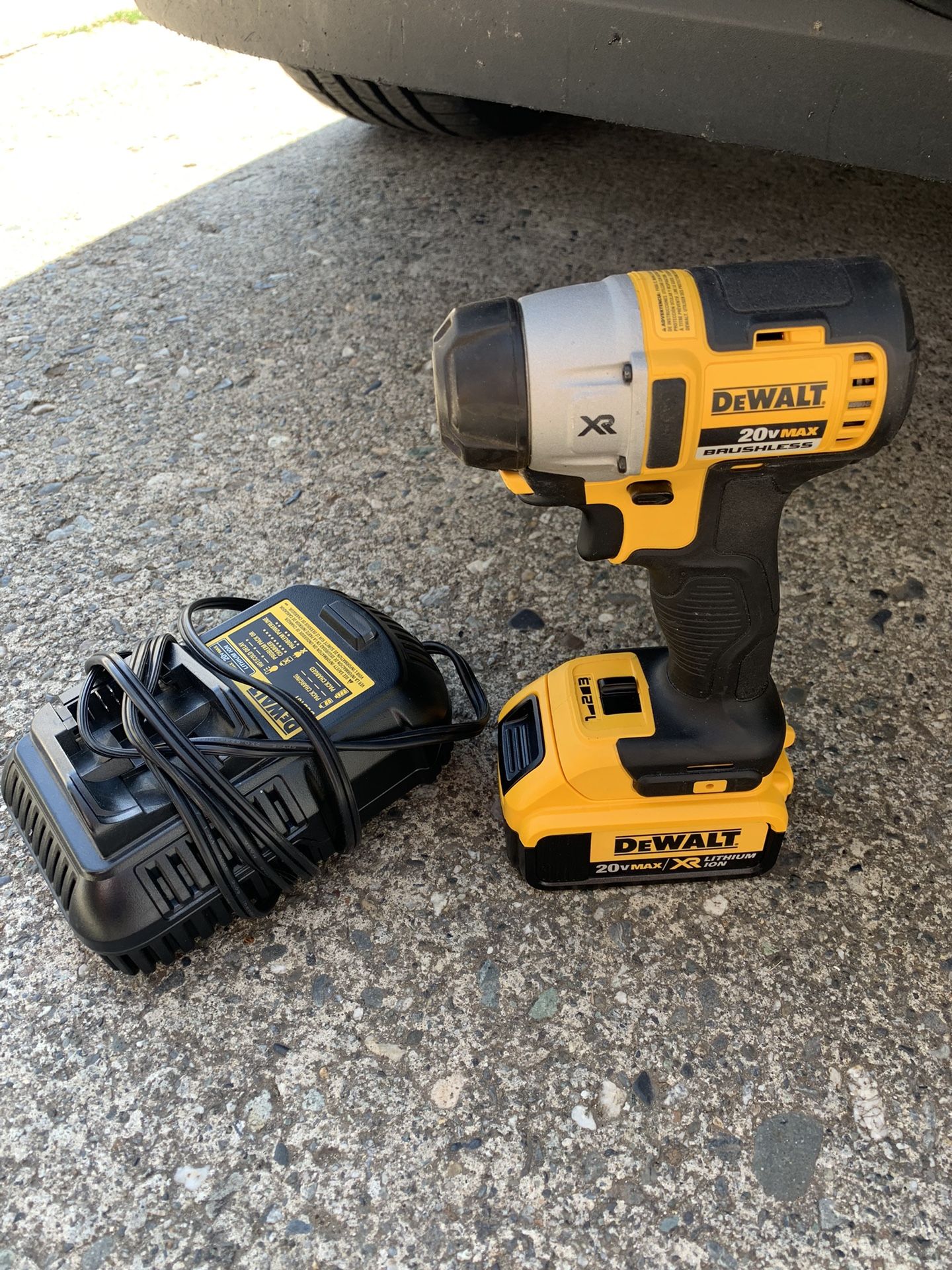 Dewalt DCF895 3 Speed Brushless Impact Driver With Battery