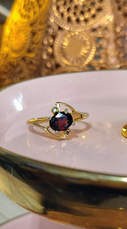 Vintage Lindenwold Garnet Ring