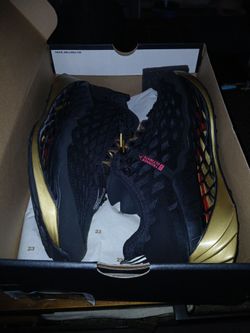 8 PAIRS OF NEW OLD STOCK NIKE SHOES