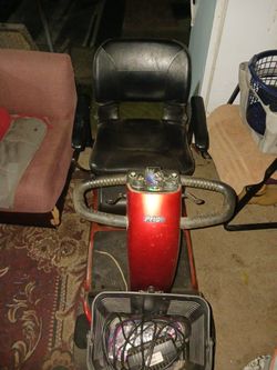 Chair On Good Condition Located on Farmersville
