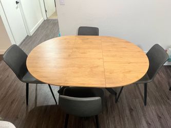Dining table with 4 Chairs