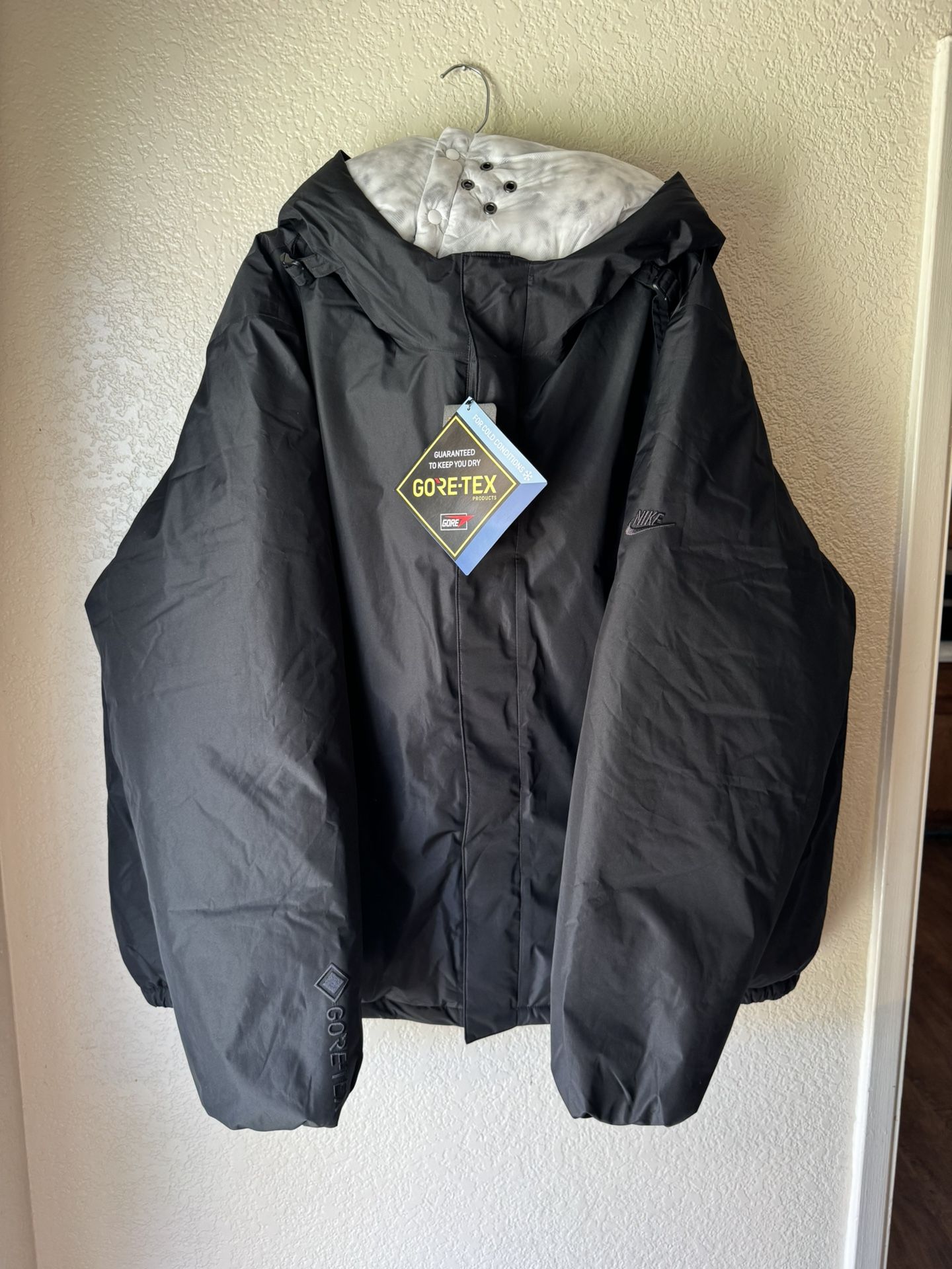 Nike Sportswear GORE-TEX Loose Storm-FIT ADV Waterproof Jacket 