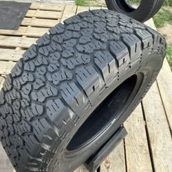 (265/70/17) Tire