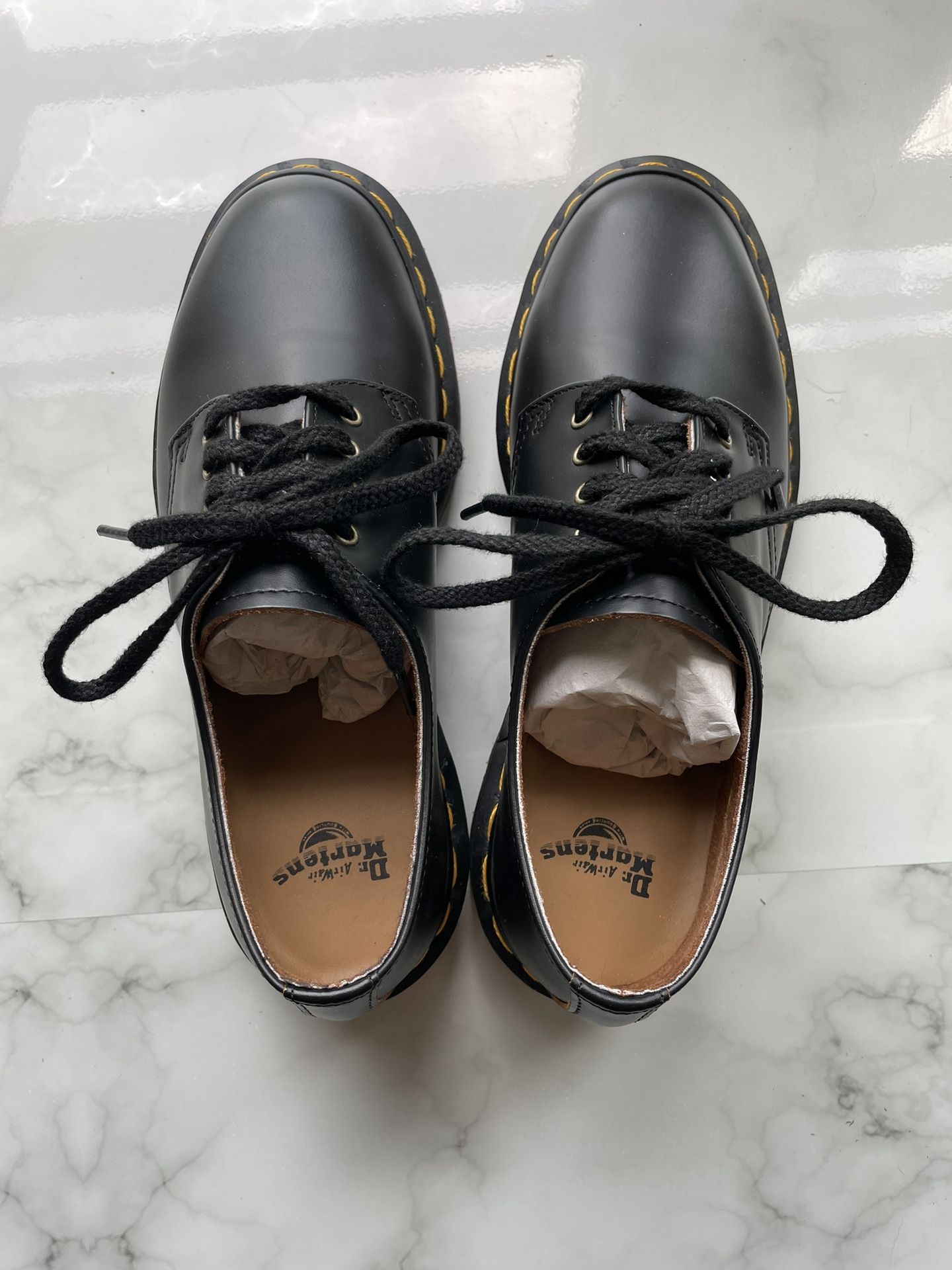 Doc Martens NEW Women Leather Oxfords 7