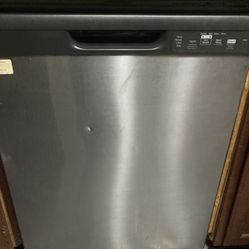 Refrigerator and dishwasher