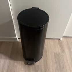 13 Gallon Trash Can