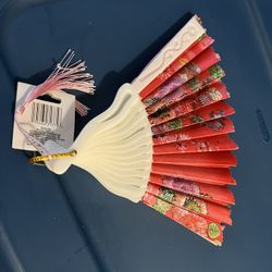 Decorative folding fan