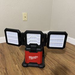 Milwaukee Electric - M18 18-Volt Lithium-ION Cordless 4500 LUMENS Rover