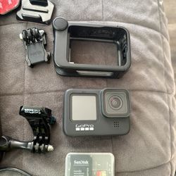GO PRO HERO 9 W/ACCESSORIES