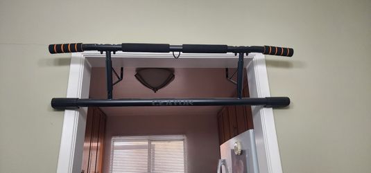 HOME PULL UP BAR - Move Out Sale 