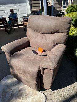 LazyBoy Reclining Lift Chair