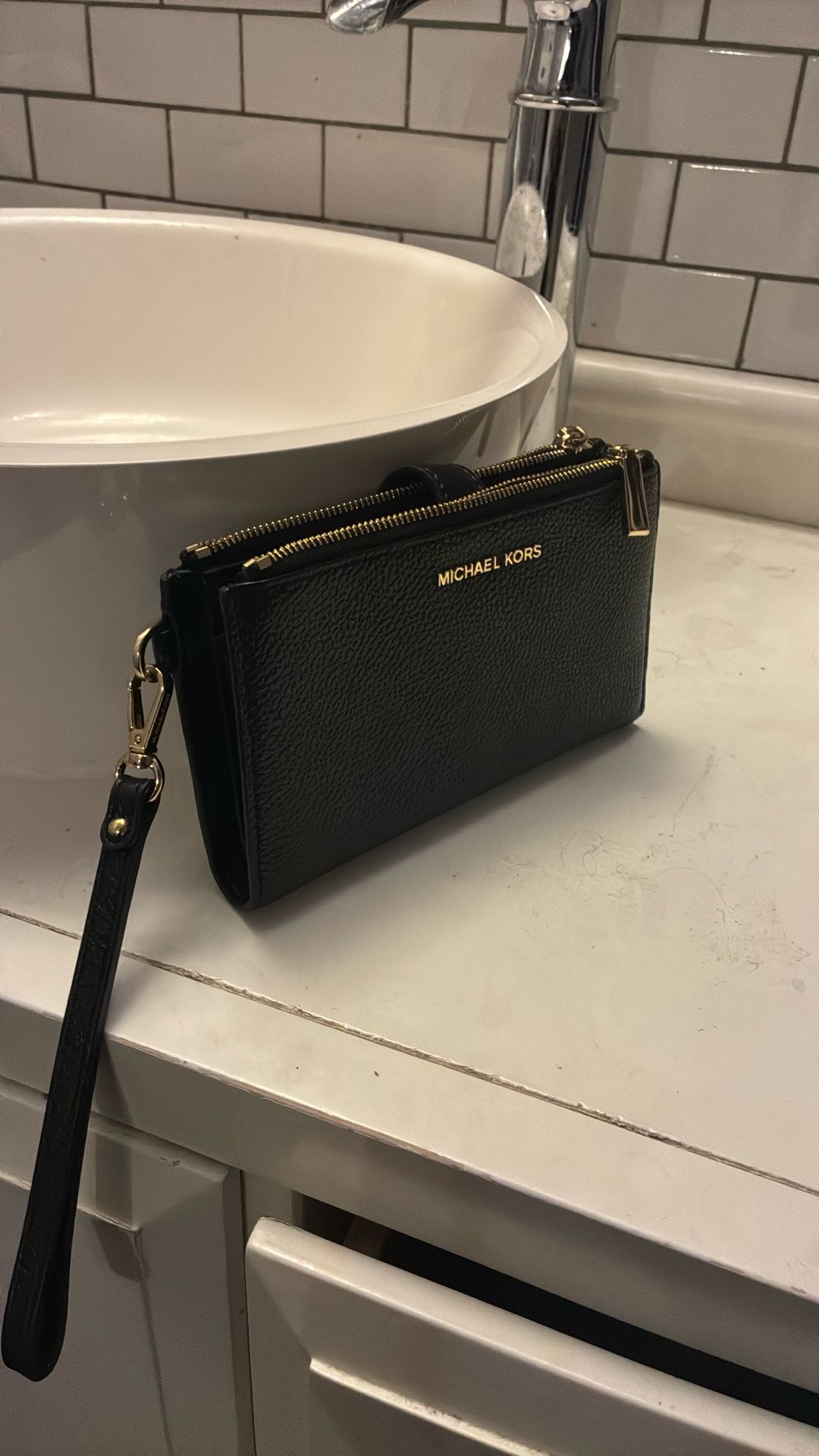 JET SET LARGE LEATHER SMARTPHONE WRISTLET WALLET 