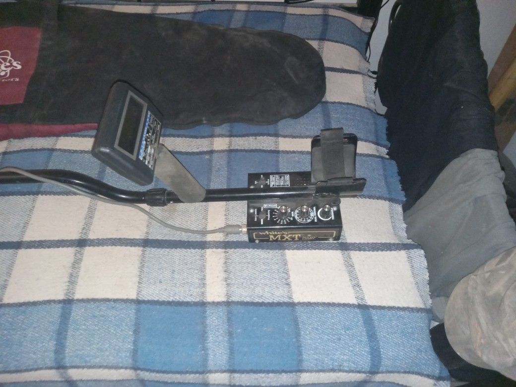 Whites MXT Tracker E-Series Metal Detector