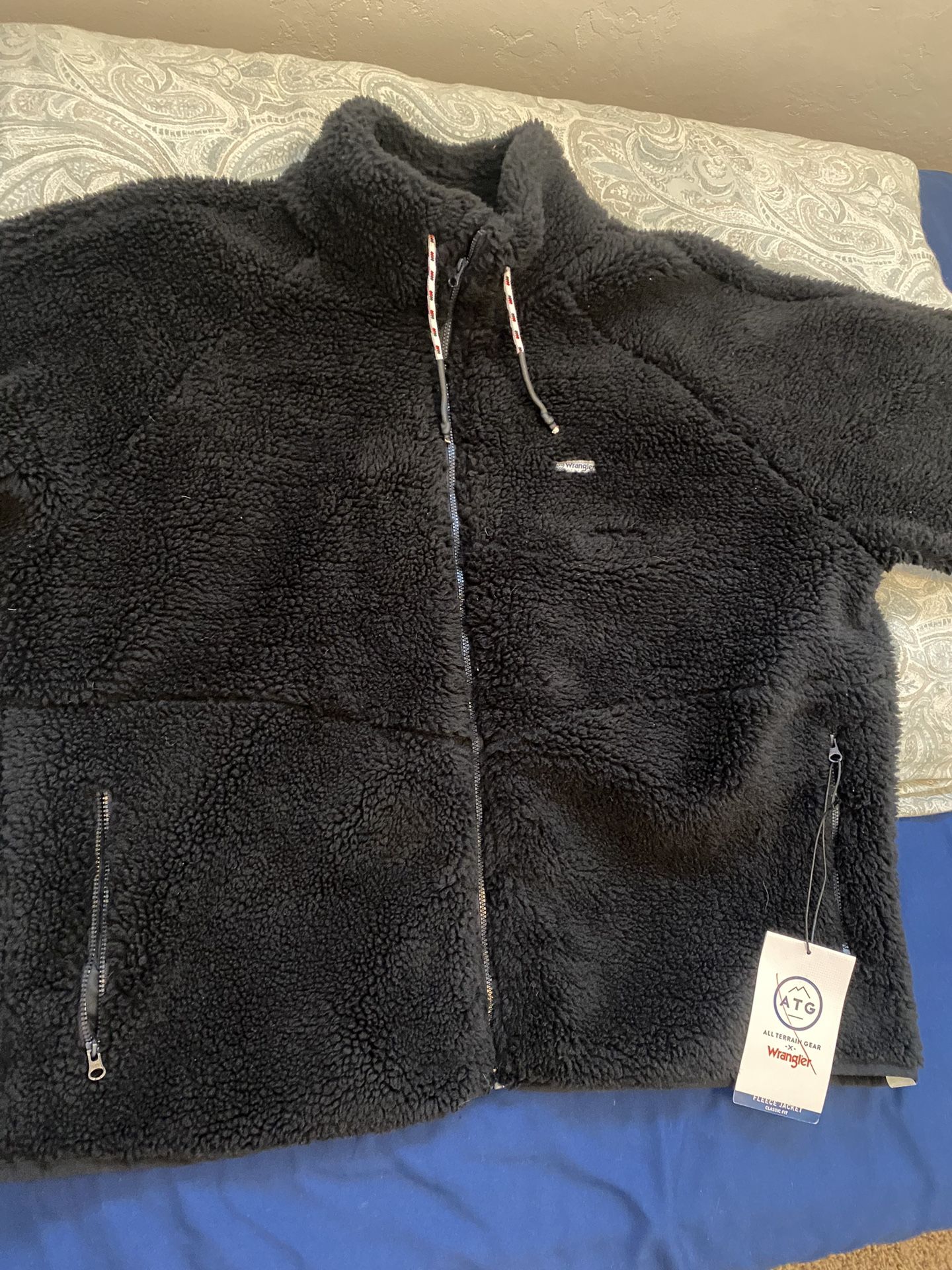 Black Wrangler Sherpa Jacket (XXL W’s )