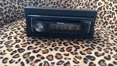 PIONEER.!! Bluetooth car stereo good condition. $45