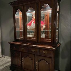 China Cabinet/ Hutch 