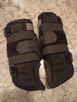 2 Adjustable black wrist braces