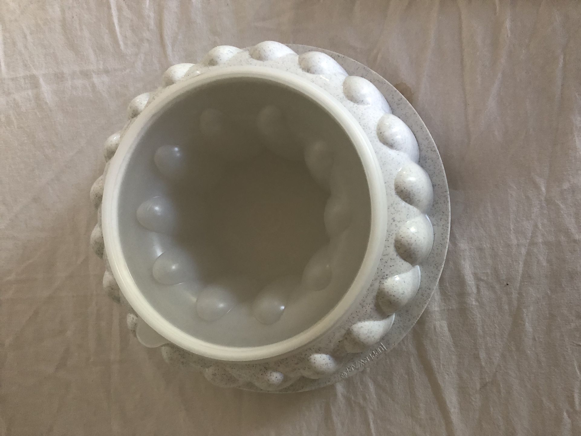 Jell-O mold Tupperware