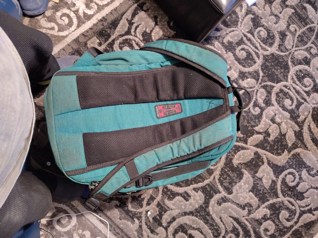 Back Pack https://offerup.com/redirect/?o=QWlyZmxvdy5Td2lzcw== Gear.