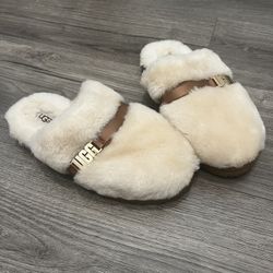 UGG - Woman’s Slippers