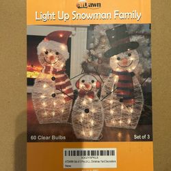  Near New, Set of Three Snowman Family Yard Decoration, Used Once.
